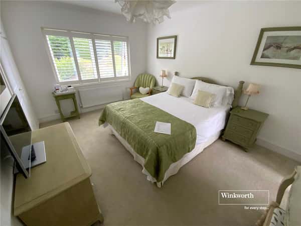 Shelley Close, Highcliffe - Image 9