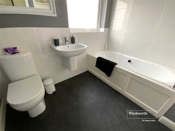 Shelley Close, Highcliffe - Image 12