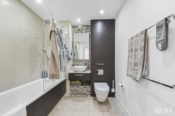 Stratosphere Tower, Great Eastern Road, London - Image 7