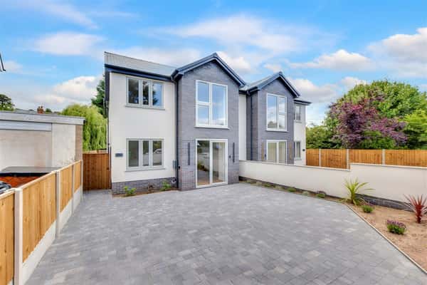 Elmswood Gardens, Nottingham - Image 1