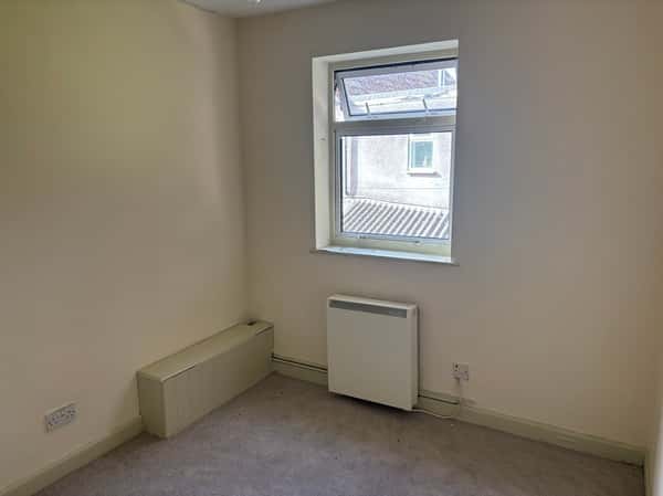 High Street, Wells - Image 15