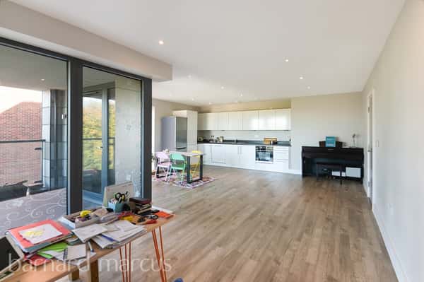 High Street, Sutton - Image 6