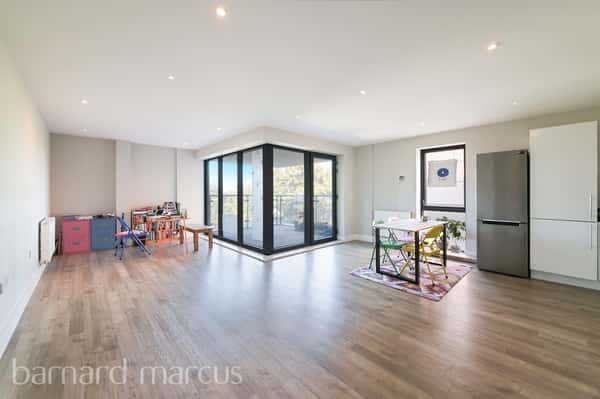 High Street, Sutton - Image 8