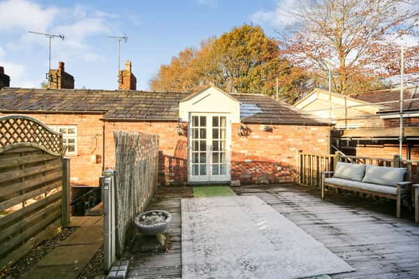 Burton Square, Tarporley - Image 11