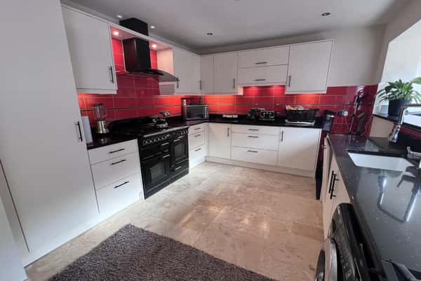 Beechwood Road, Ferndown - Image 4