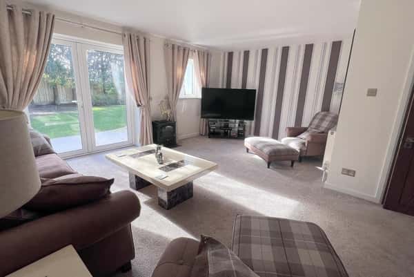 Beechwood Road, Ferndown - Image 8