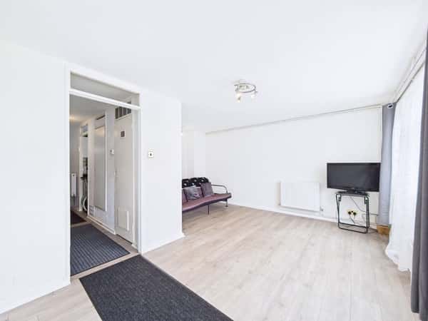 Verbena Close, South Ockendon - Image 2