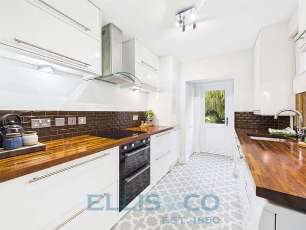 Vale Road, Tonbridge - Image 2