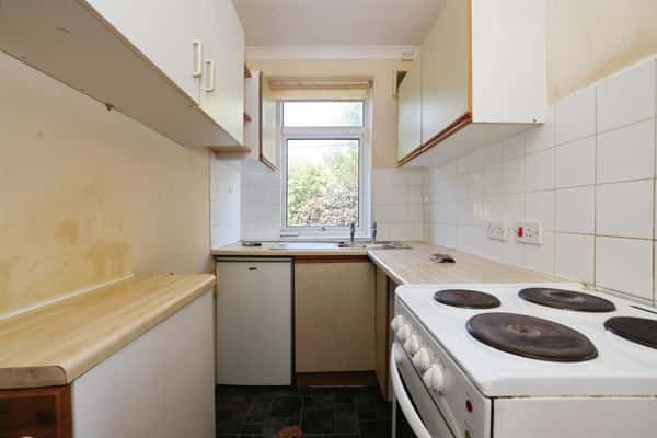 Meadow Road, Salisbury - Image 7