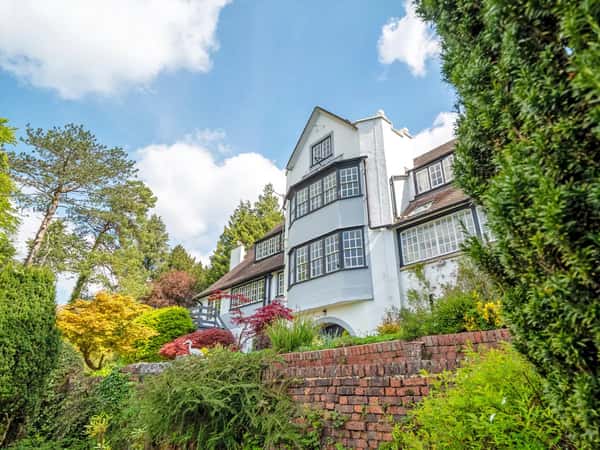 Camp Road, Caterham - Image 1