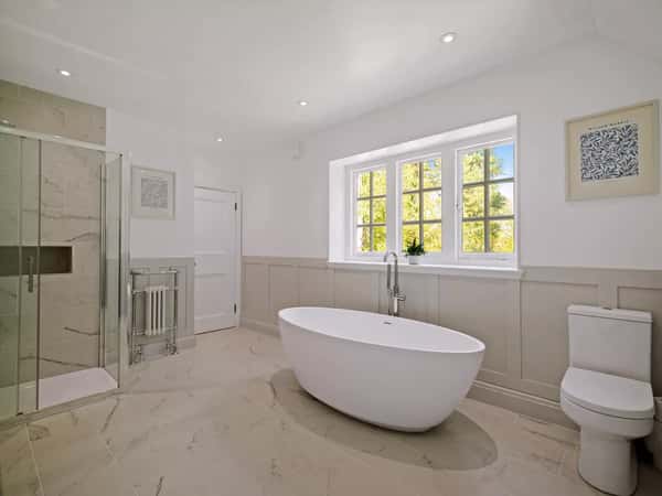 Camp Road, Caterham - Image 11