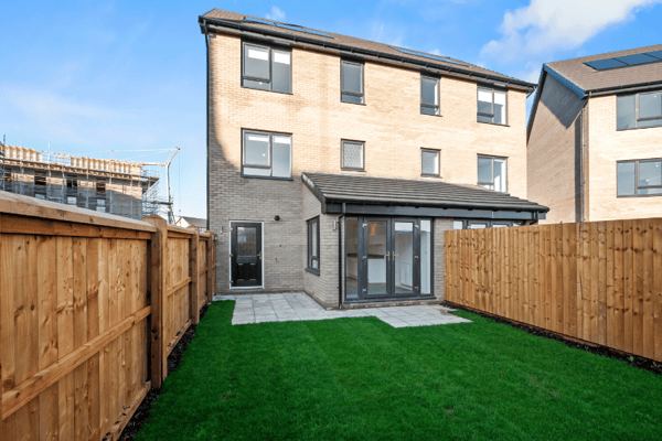 4 bedroom house at The Gateway - Image 5