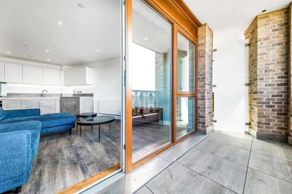 1 bedroom apartment at Fresh Wharf - Image 4