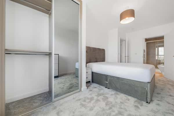 2 bedroom apartment at Fresh Wharf - Image 4