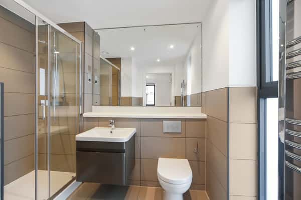 3 bedroom apartment at Landrow Place - Image 4