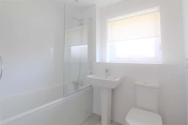 3 bedroom house at Bracken Grange - Image 8