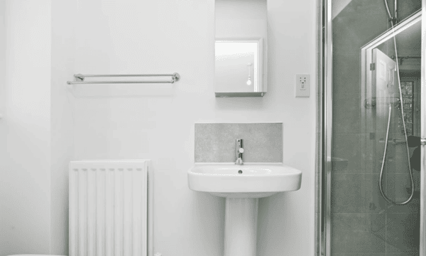 3 bedroom house at Spinning Fields - Image 2