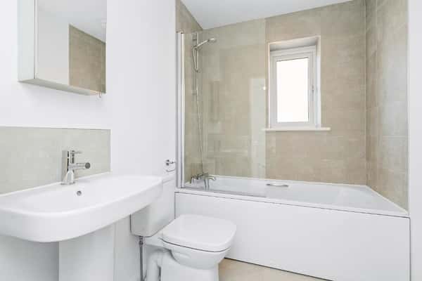 3 bedroom house at Spinning Fields - Image 6