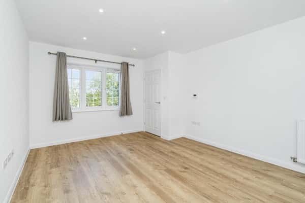 3 bedroom house at Spinning Fields - Image 10