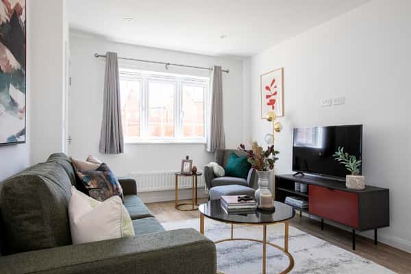 3 bedroom house at Spinning Fields - Image 2