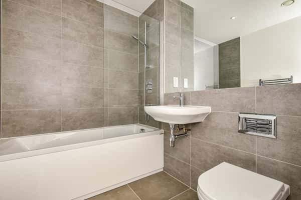 2 bedroom apartment at Pioneer Wharf at Waterfront - Image 3