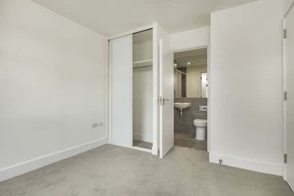 2 bedroom apartment at Pioneer Wharf at Waterfront - Image 5