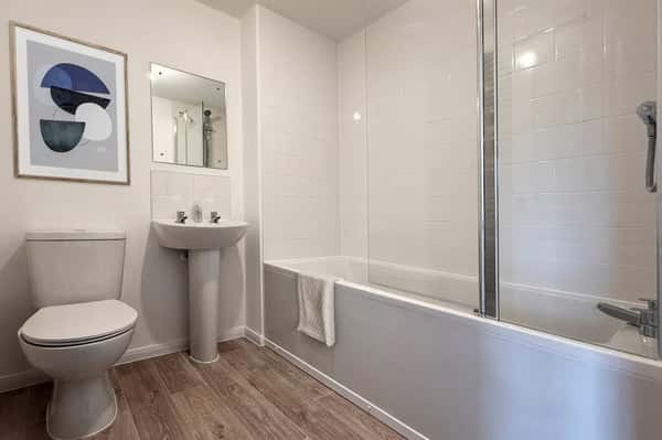 2 bedroom house at Edmund Place - Image 4