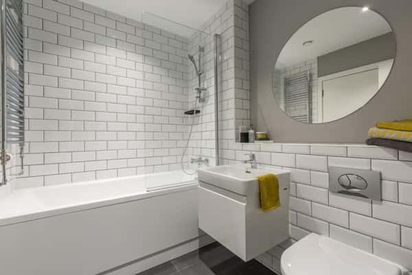 2 bedroom apartment at Lochrin Quay - Image 2