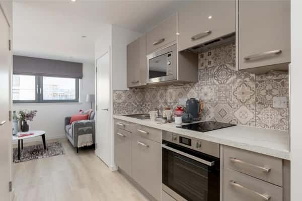 Studio apartment at Lochrin Quay - Image 6