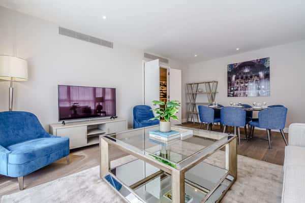 2 bedroom apartment at Circus Apartments - Image 4