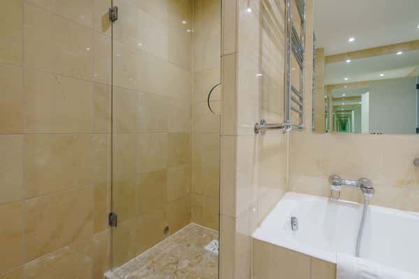 2 bedroom apartment at Circus Apartments - Image 9