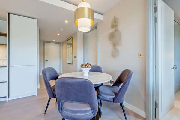 2 bedroom apartment at Garrett Mansions - Image 7