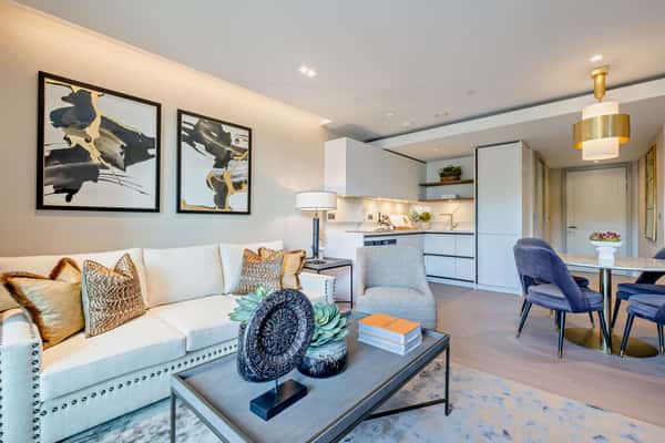 2 bedroom apartment at Garrett Mansions - Image 16