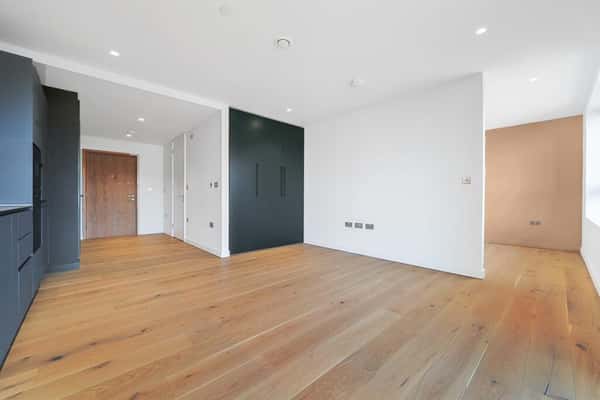1 bedroom apartment at Upper Riverside - Image 3