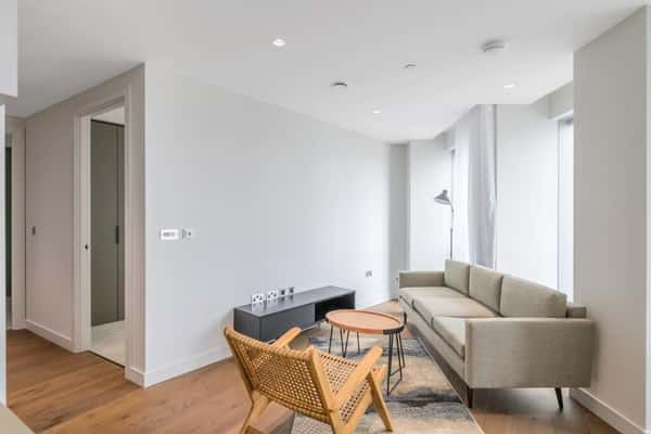 3 bedroom apartment at Upper Riverside - Image 10