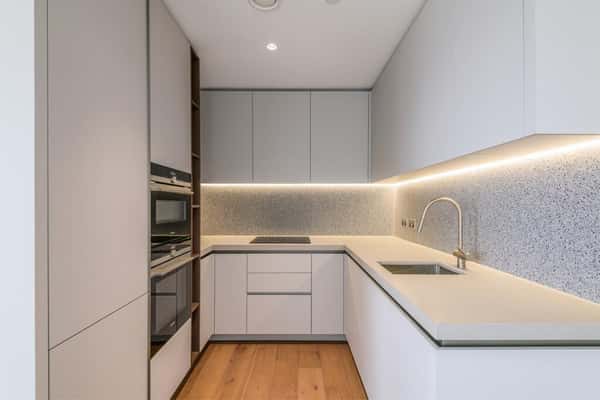 3 bedroom apartment at Upper Riverside - Image 11