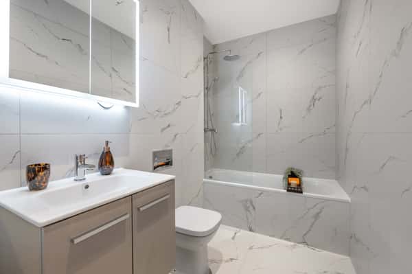 3 bedroom apartment at The Bays - Image 4