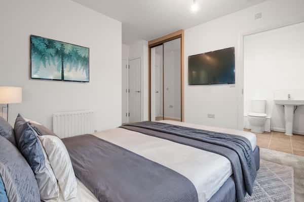 3 bedroom house at Beaumont Manor - Image 3