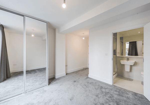 2 bedroom duplex at Howard Court - Image 5