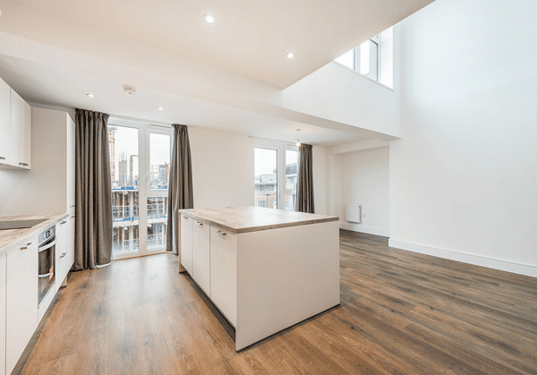 2 bedroom duplex at Howard Court - Image 6