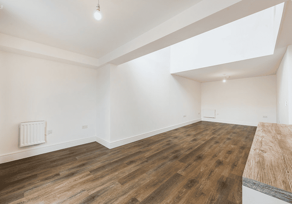 2 bedroom duplex at Howard Court - Image 9