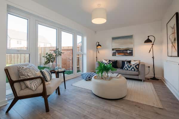 3 bedroom house at Isleport Grove - Image 4