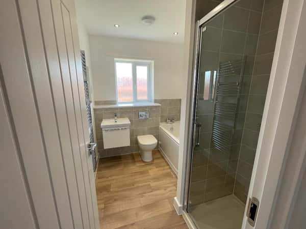 3 bedroom house at The Pioneers - Image 12