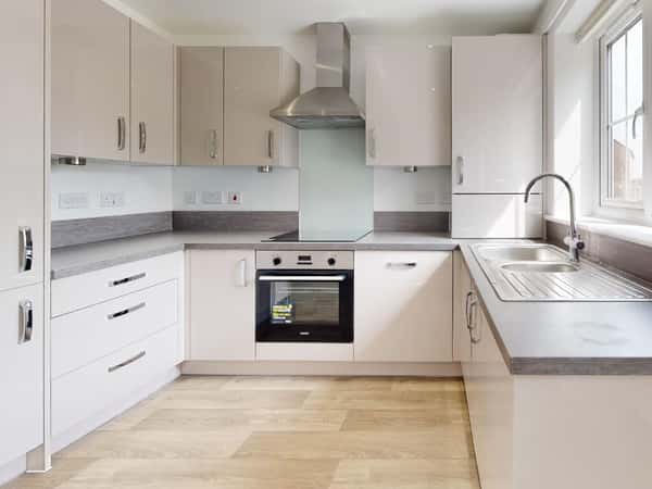 2 bedroom house at The Pioneers - Image 9