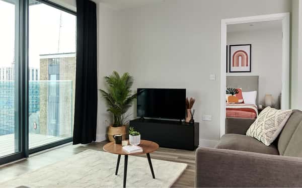 2 bedroom apartment at Apo Kew Bridge - Image 6