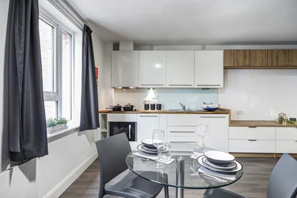 Studio apartment at Clarendon Quarter - Image 15