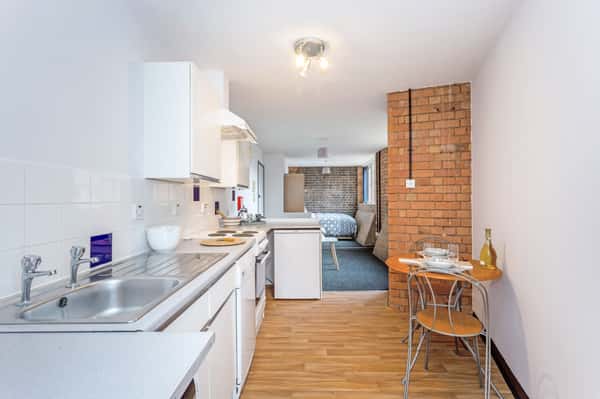 Studio apartment at Queen Street Quarter - Image 6