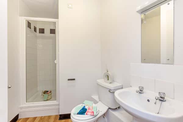 Studio apartment at Queen Street Quarter - Image 10