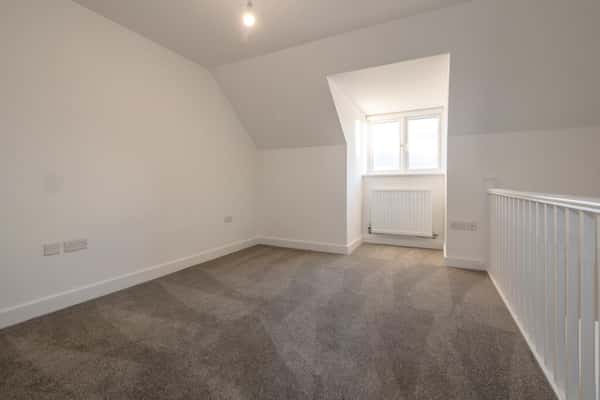 4 bedroom house at Pleasley View - Image 2