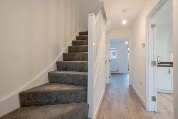 4 bedroom house at Pleasley View - Image 5